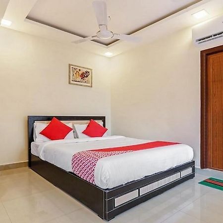 Oyo Kings Hotel Катунаяка Экстерьер фото