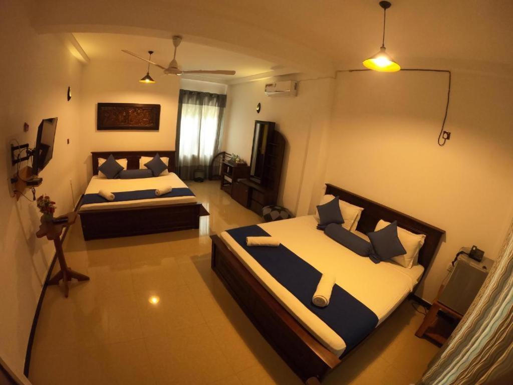 Oyo Kings Hotel Катунаяка Экстерьер фото