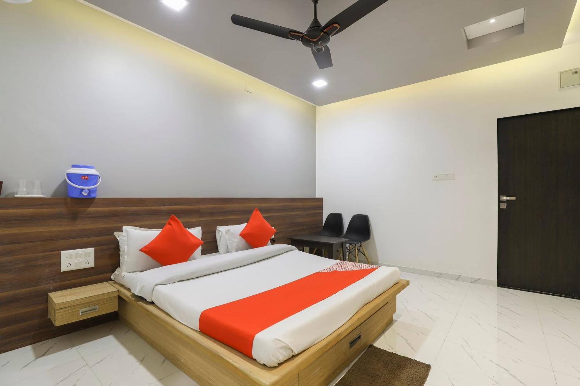 Oyo Kings Hotel Катунаяка Экстерьер фото