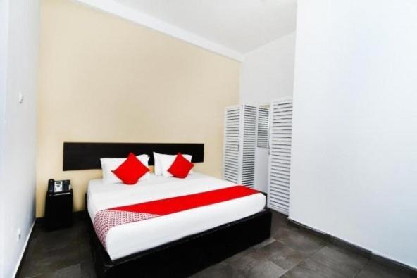 Oyo Kings Hotel Катунаяка Экстерьер фото